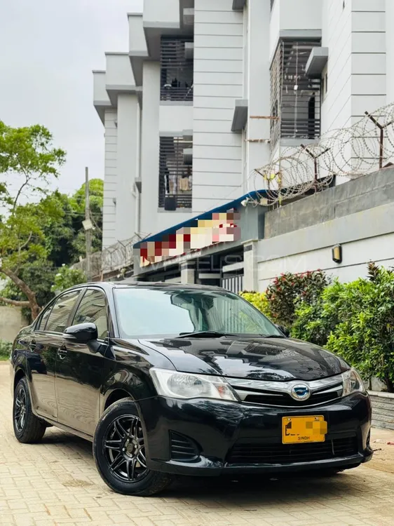 Toyota Corolla Axio 2014 for Sale in Karachi Image-1