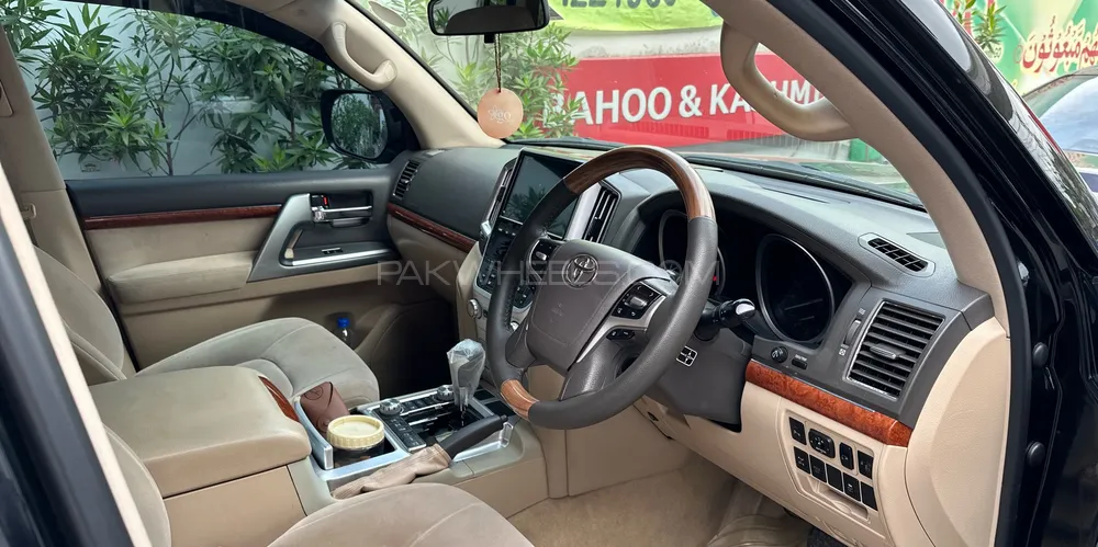 Toyota Land Cruiser 2012 for Sale in Lahore Toyota Land Cruiser 2012 for Sale in Lahore Image-7