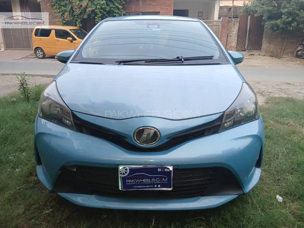 Toyota Vitz 2015 for Sale in Lahore Image-1