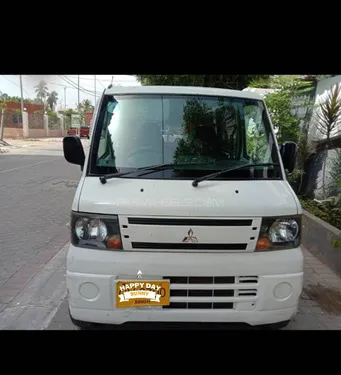 Mitsubishi Minica 2010