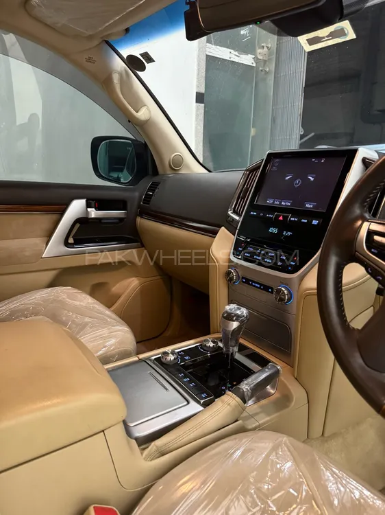Toyota Land Cruiser 2017 for Sale in Karachi Toyota Land Cruiser 2017 for Sale in Karachi Image-15
