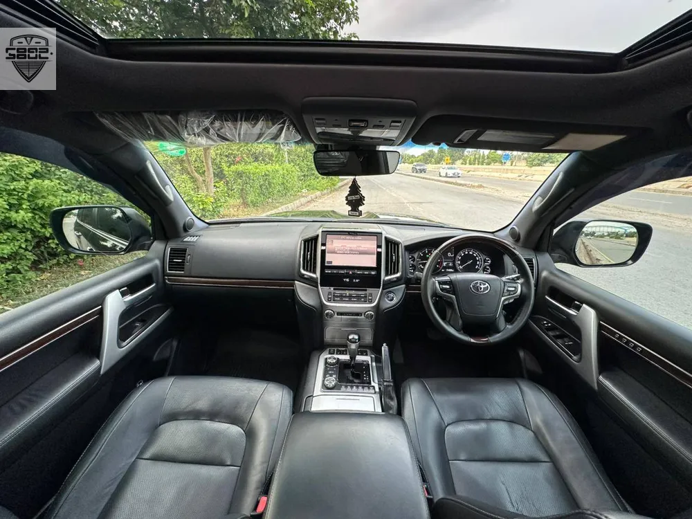 Toyota Land Cruiser 2015 for Sale in Lahore Toyota Land Cruiser 2015 for Sale in Lahore Image-10