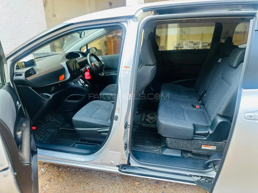 Toyota Sienta 2018 for Sale in Peshawar Toyota Sienta 2018 for Sale in Peshawar Image-5