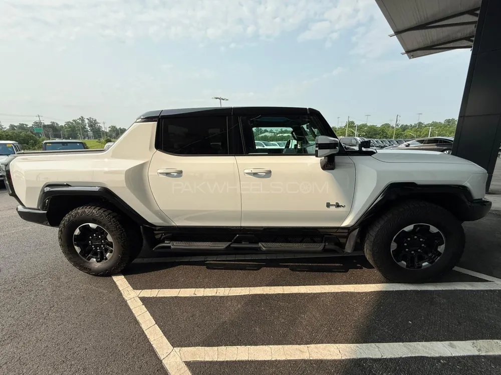 GMC Hummer EV 2022 for Sale in Karachi GMC Hummer EV 2022 for Sale in Karachi Image-6