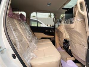 Brand New 2025 
Land Cruiser ZX LC300 
3.5L Twin Turbo Petrol
Zero Meter 
Unregistered  
Fresh Import
 
*Digital Meter
*New TV 
*Digital screen for climate change 
*Heads up Display
*Fingerprint Start
*Rear Entertainment 
*Cool Box
*Beige Room 
*7 Seater 
*Back Autodoor 
*JBL Sound System