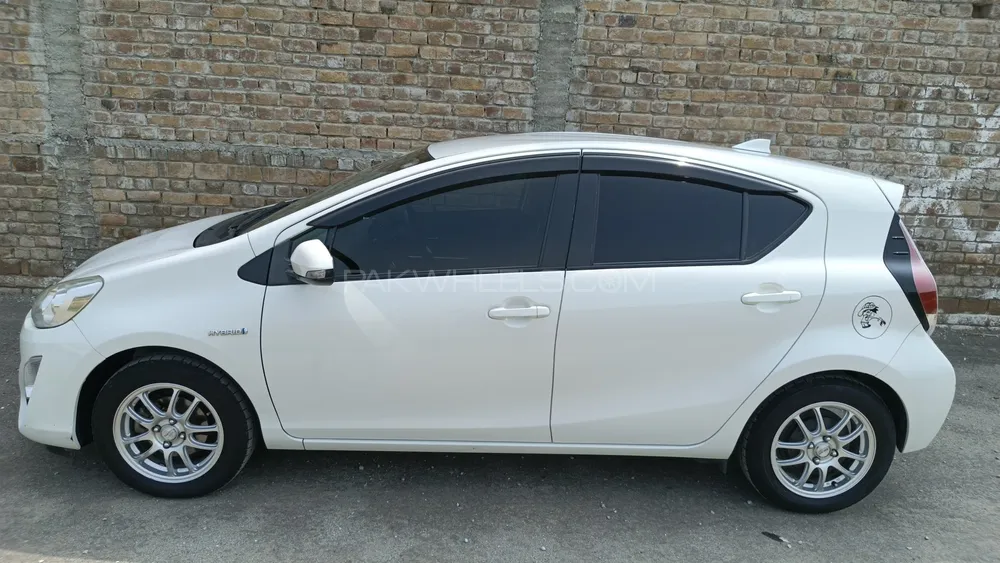 Toyota Aqua 2025 for Sale in Charsadda Image-1