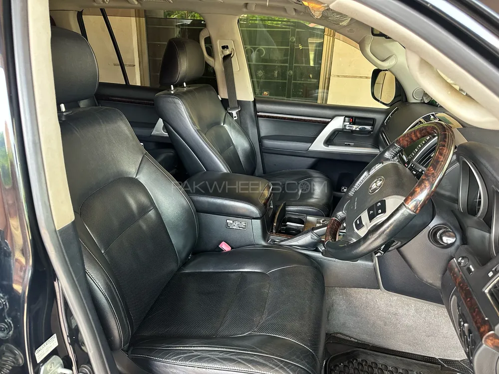 Toyota Land Cruiser 2012 for Sale in Faisalabad Toyota Land Cruiser 2012 for Sale in Faisalabad Image-5