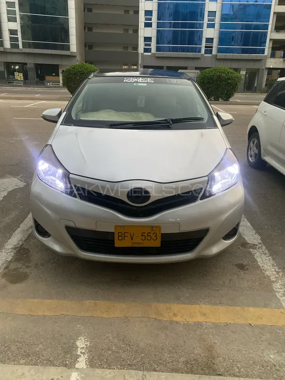 Toyota Vitz 2013 for Sale in Karachi Image-1