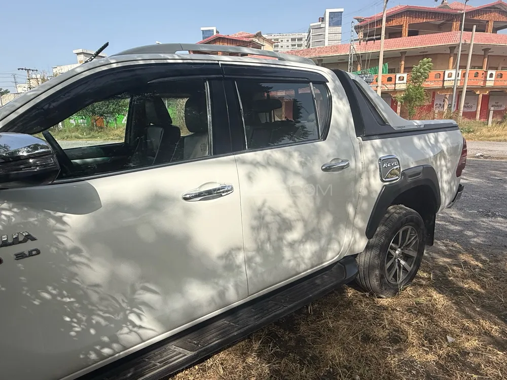 Toyota Hilux 2017 for Sale in Islamabad Toyota Hilux 2017 for Sale in Islamabad Image-4
