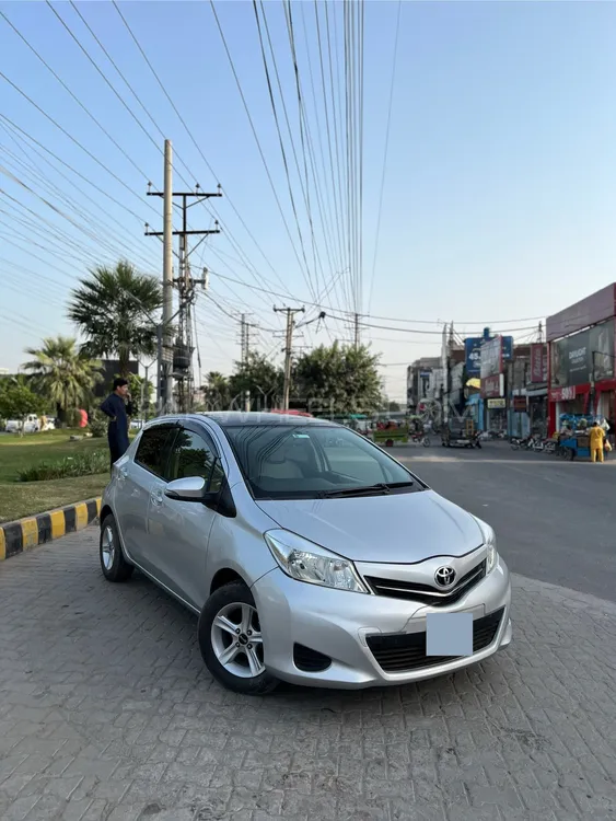 Toyota Vitz 2011 for Sale in Gujranwala Image-1