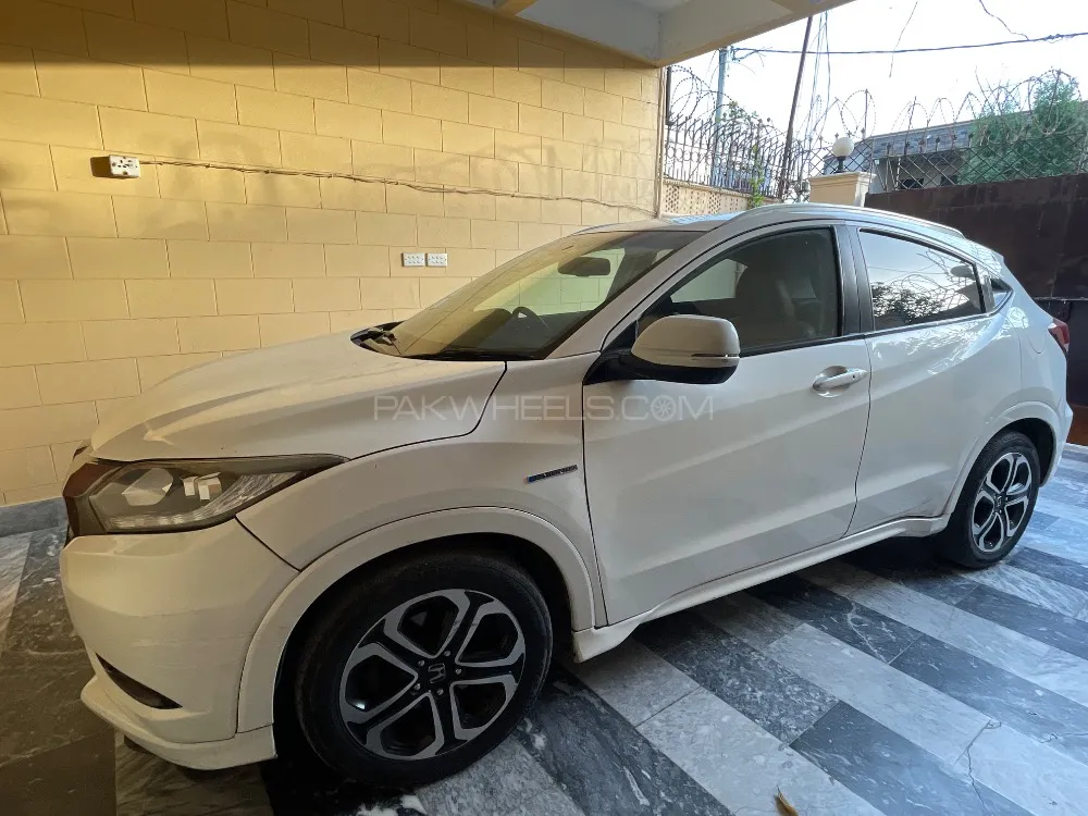 Honda Vezel 2015 for Sale in Karachi Image-1