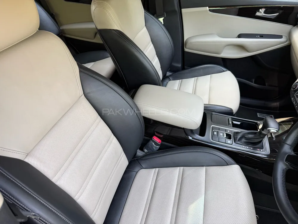 KIA Sorento 2023 for Sale in Lahore KIA Sorento 2023 for Sale in Lahore Image-8