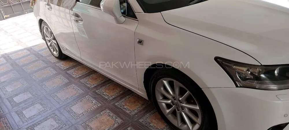 Lexus CT200h 2011 for Sale in Lahore Lexus CT200h 2011 for Sale in Lahore Image-8