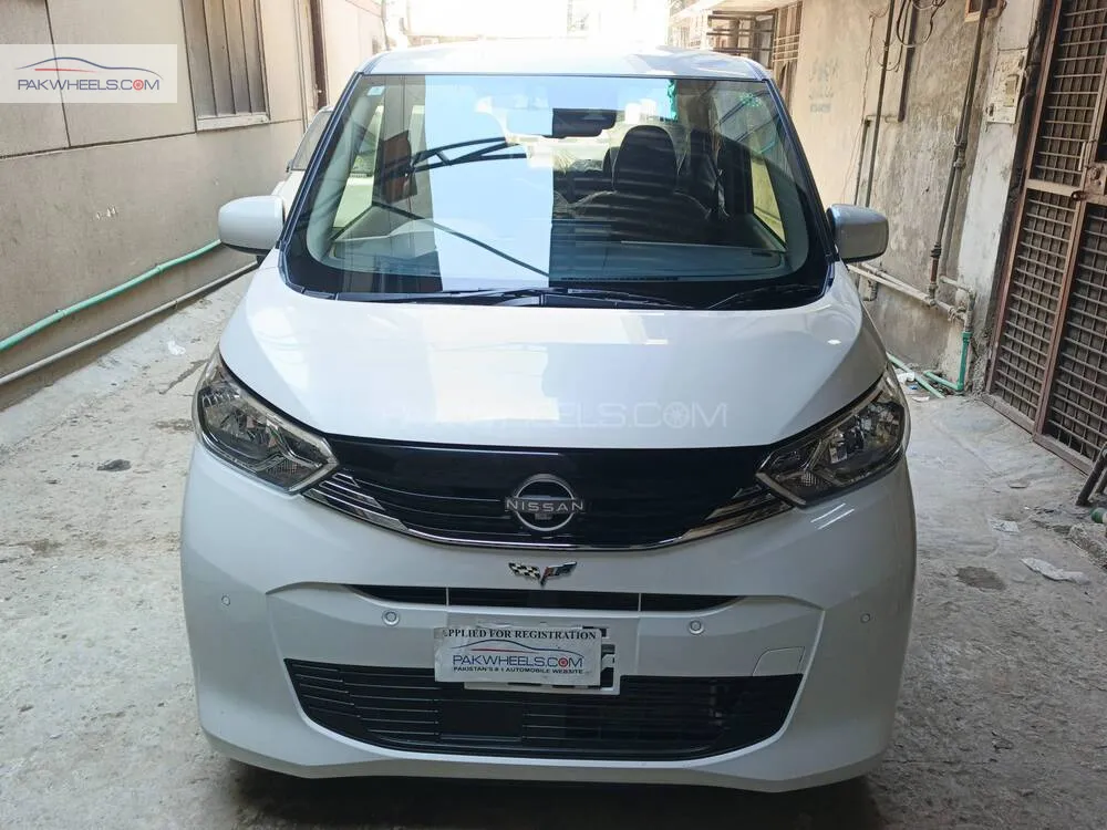 نسان ڈیز 2024 for Sale in لاہور Image-1