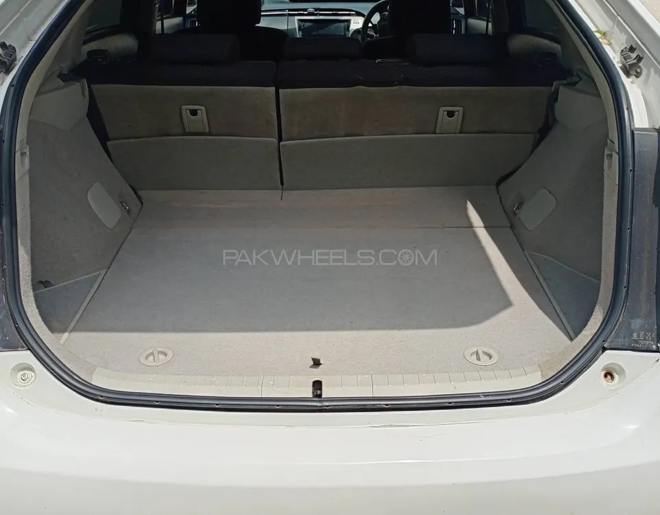 ٹویوٹا پریوس 2013 for Sale in کراچی ٹویوٹا پریوس 2013 for Sale in کراچی Image-5