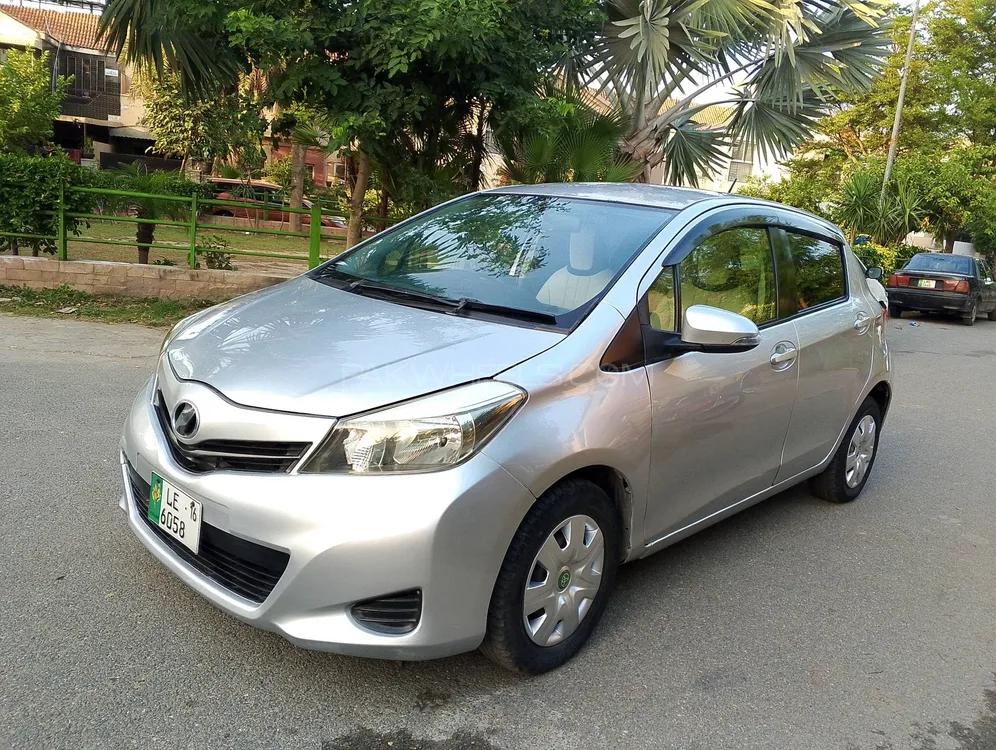 Toyota Vitz 2013 for Sale in Lahore Image-1