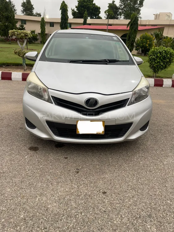 Toyota Vitz 2013 for Sale in Karachi Image-1