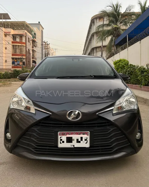 Toyota Vitz 2018 for Sale in Karachi Image-1