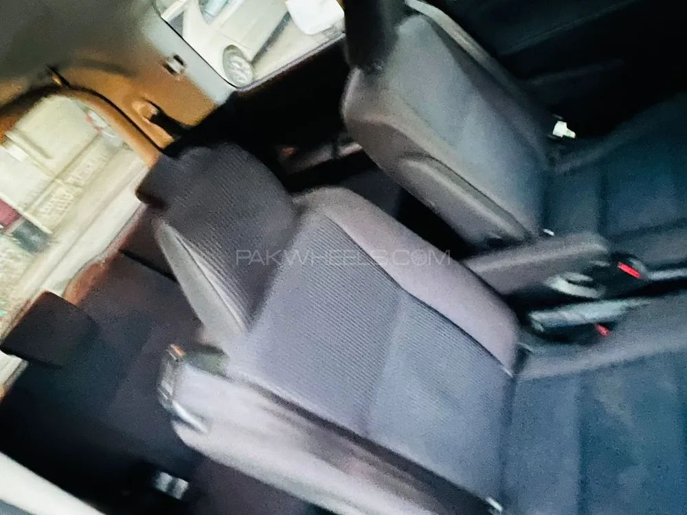 Toyota Voxy 2016 for Sale in Peshawar Toyota Voxy 2016 for Sale in Peshawar Image-6