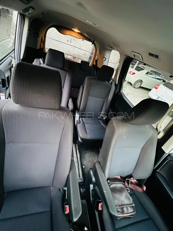 Toyota Voxy 2016 for Sale in Peshawar Toyota Voxy 2016 for Sale in Peshawar Image-8