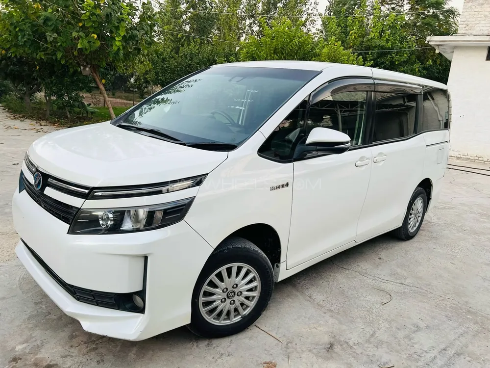 Toyota Voxy 2016 for Sale in Peshawar Toyota Voxy 2016 for Sale in Peshawar Image-3