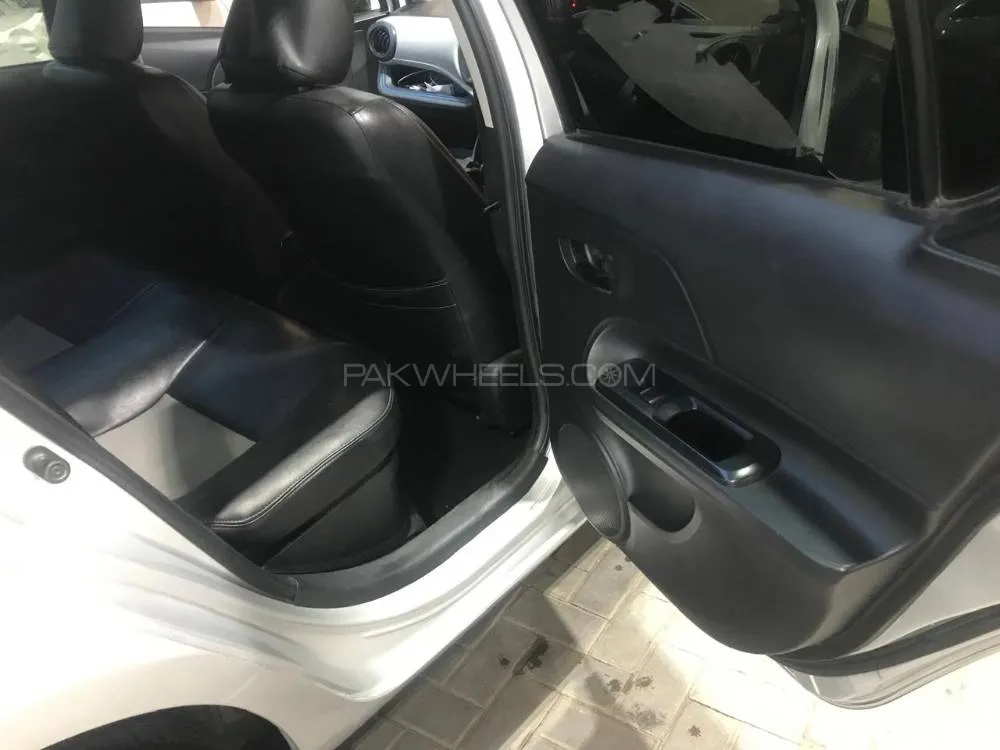 Toyota Aqua 2013 for Sale in Lahore Toyota Aqua 2013 for Sale in Lahore Image-9