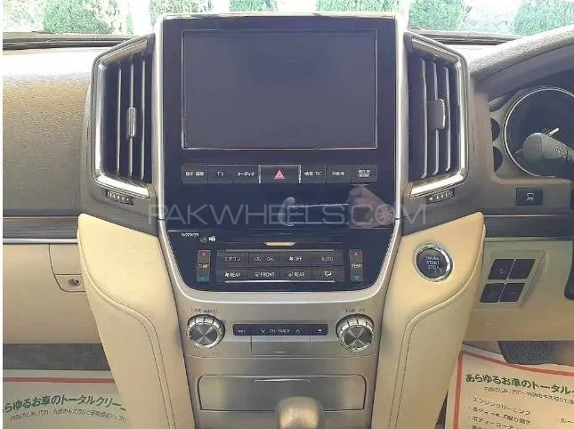 Toyota Land Cruiser 2019 for Sale in Karachi Toyota Land Cruiser 2019 for Sale in Karachi Image-3