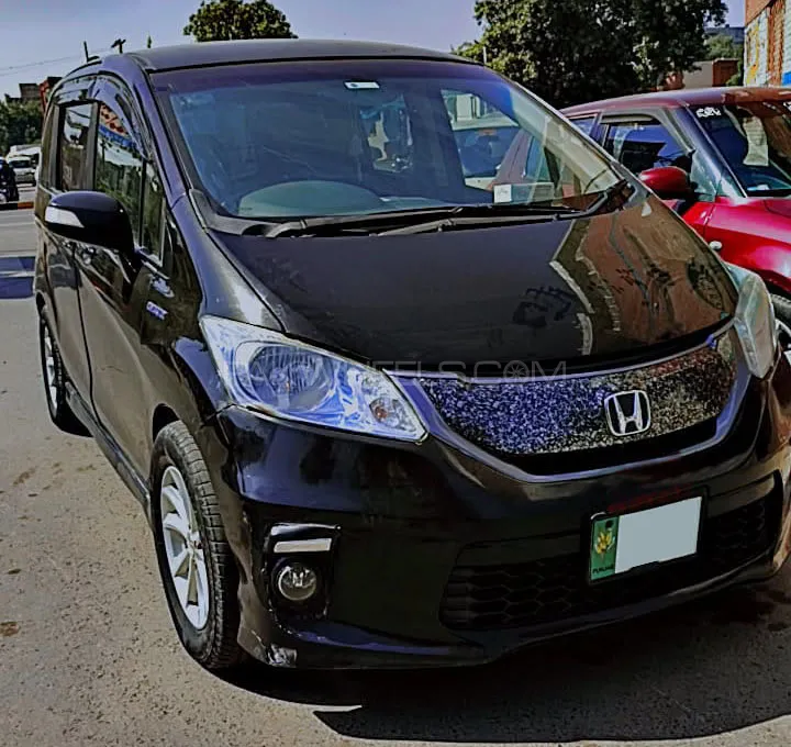 Honda Freed 2013 for Sale in Faisalabad Image-1