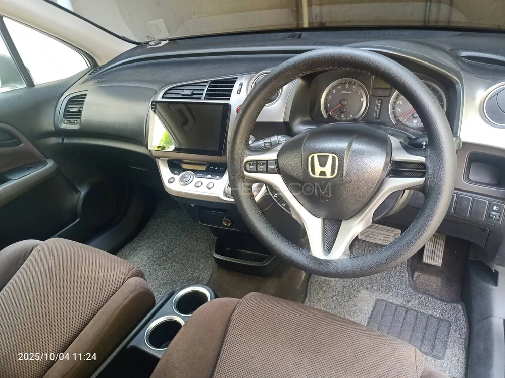 Honda Stream 2006 for Sale in Rahim Yar Khan Honda Stream 2006 for Sale in Rahim Yar Khan Image-13
