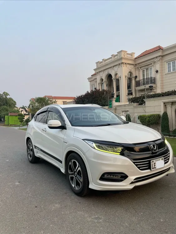 Honda Vezel 2017 for Sale in Lahore Image-1