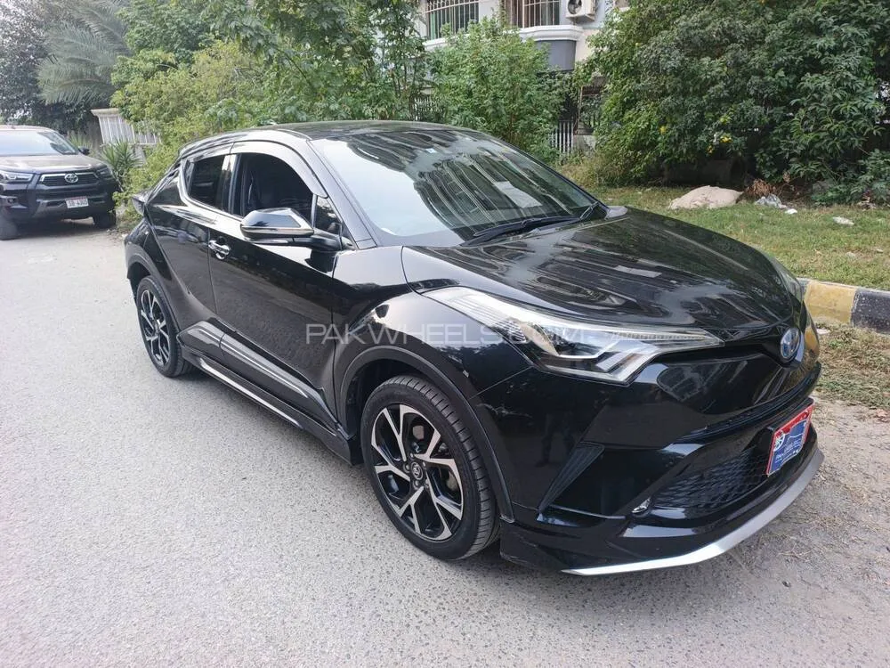 Toyota C-HR 2018 for Sale in Islamabad Toyota C-HR 2018 for Sale in Islamabad Image-2