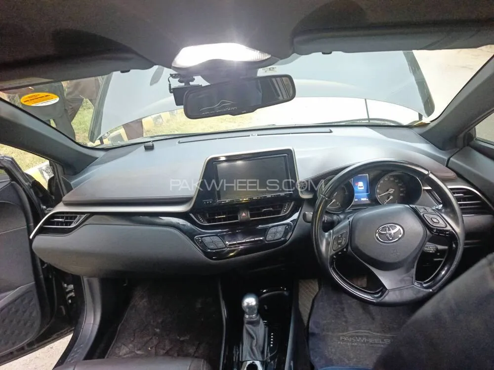 Toyota C-HR 2018 for Sale in Islamabad Toyota C-HR 2018 for Sale in Islamabad Image-10