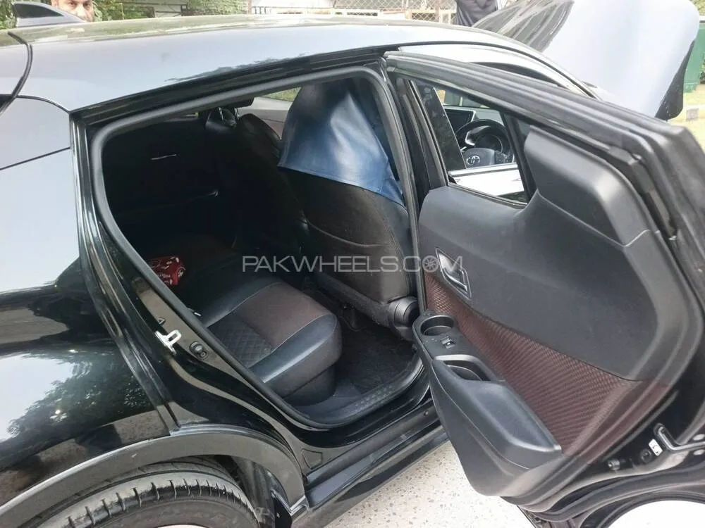 Toyota C-HR 2018 for Sale in Islamabad Toyota C-HR 2018 for Sale in Islamabad Image-12