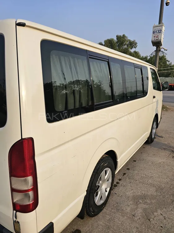 Toyota Hiace 2013 for Sale in Lahore Toyota Hiace 2013 for Sale in Lahore Image-9