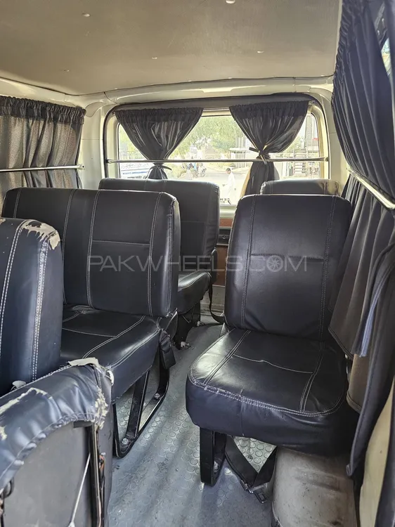 Toyota Hiace 2013 for Sale in Lahore Toyota Hiace 2013 for Sale in Lahore Image-11