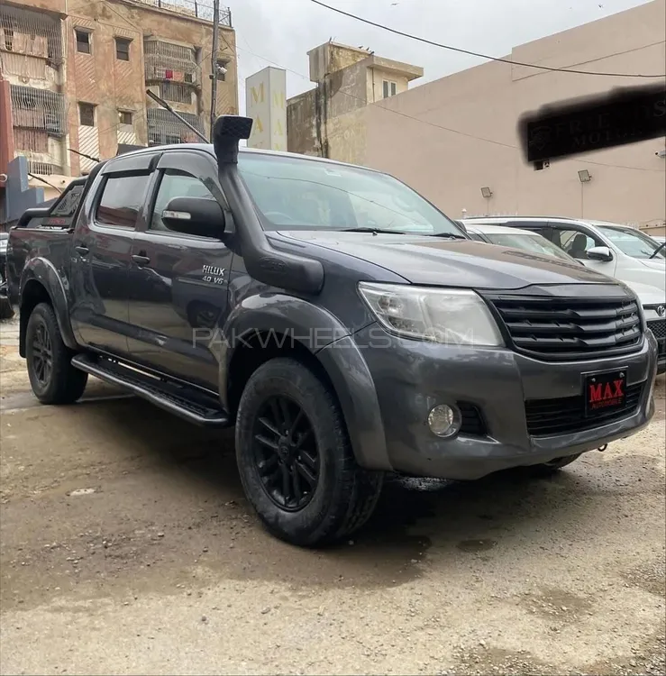Toyota Hilux 2013 for Sale in Karachi Toyota Hilux 2013 for Sale in Karachi Image-3