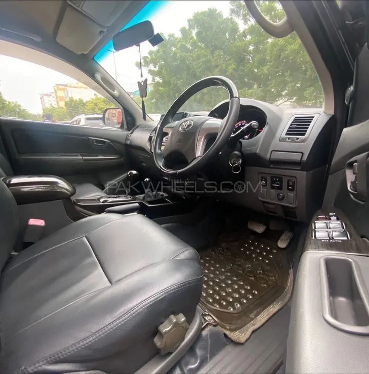 Toyota Hilux 2013 for Sale in Karachi Toyota Hilux 2013 for Sale in Karachi Image-4
