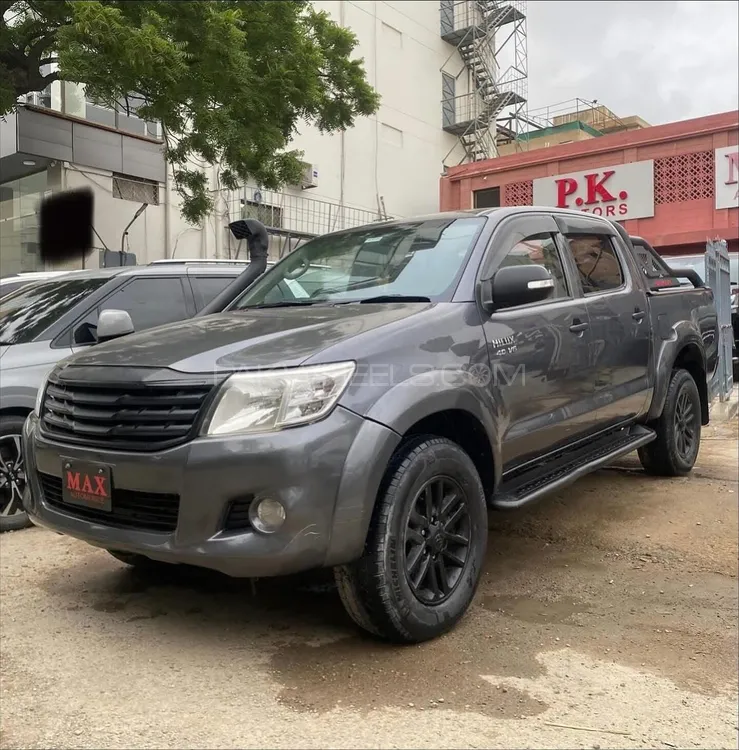 Toyota Hilux 2013 for Sale in Karachi Toyota Hilux 2013 for Sale in Karachi Image-2