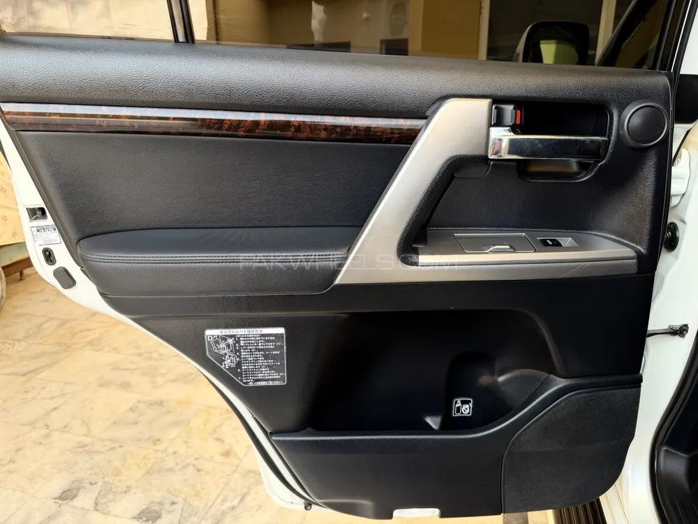 Toyota Land Cruiser 2012 for Sale in Islamabad Toyota Land Cruiser 2012 for Sale in Islamabad Image-15