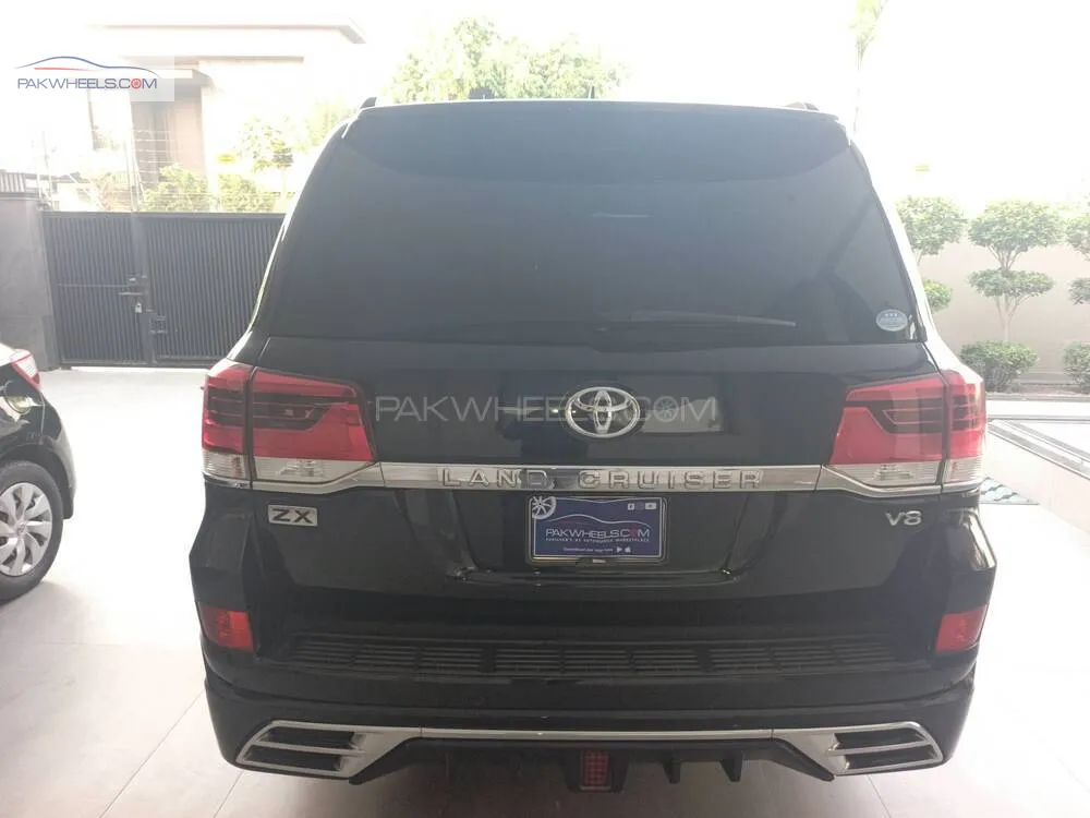 Toyota Land Cruiser 2018 for Sale in Lahore Toyota Land Cruiser 2018 for Sale in Lahore Image-6