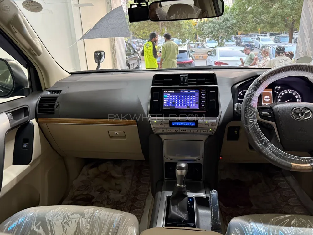 Toyota Prado 2020 for Sale in Karachi Toyota Prado 2020 for Sale in Karachi Image-8