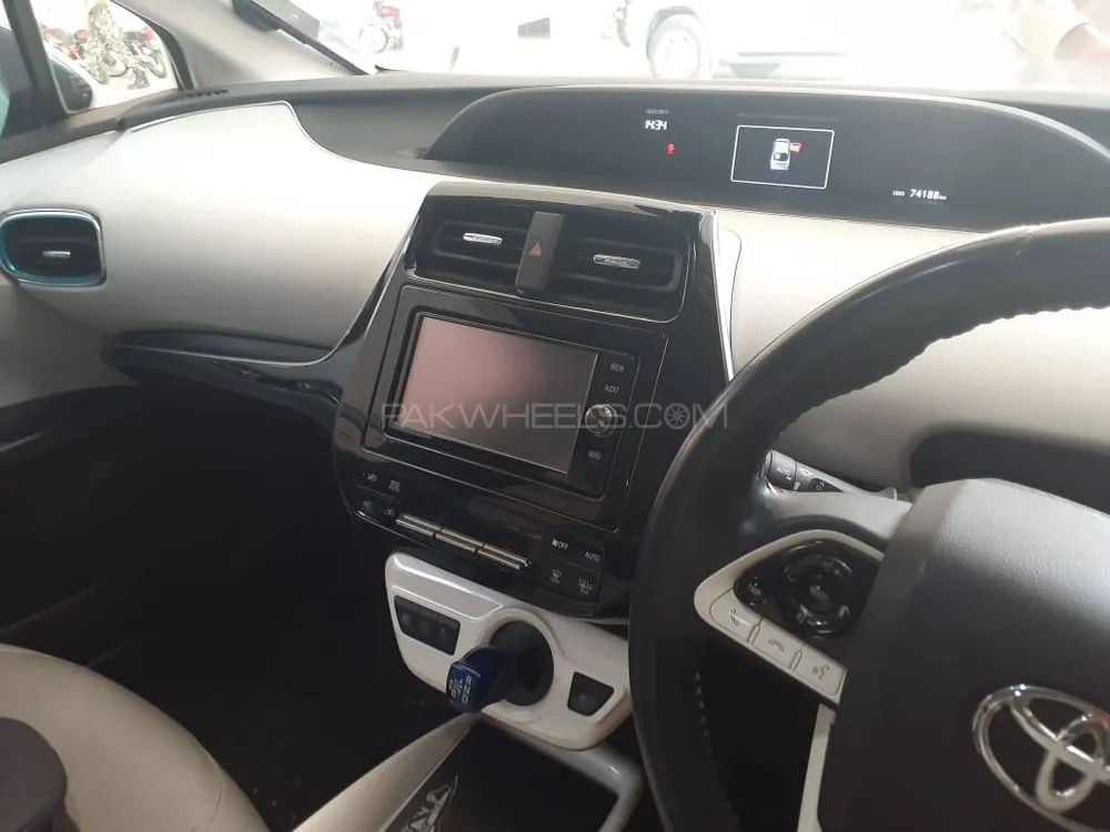 Toyota Prius 2018 for Sale in Risalpur Toyota Prius 2018 for Sale in Risalpur Image-6