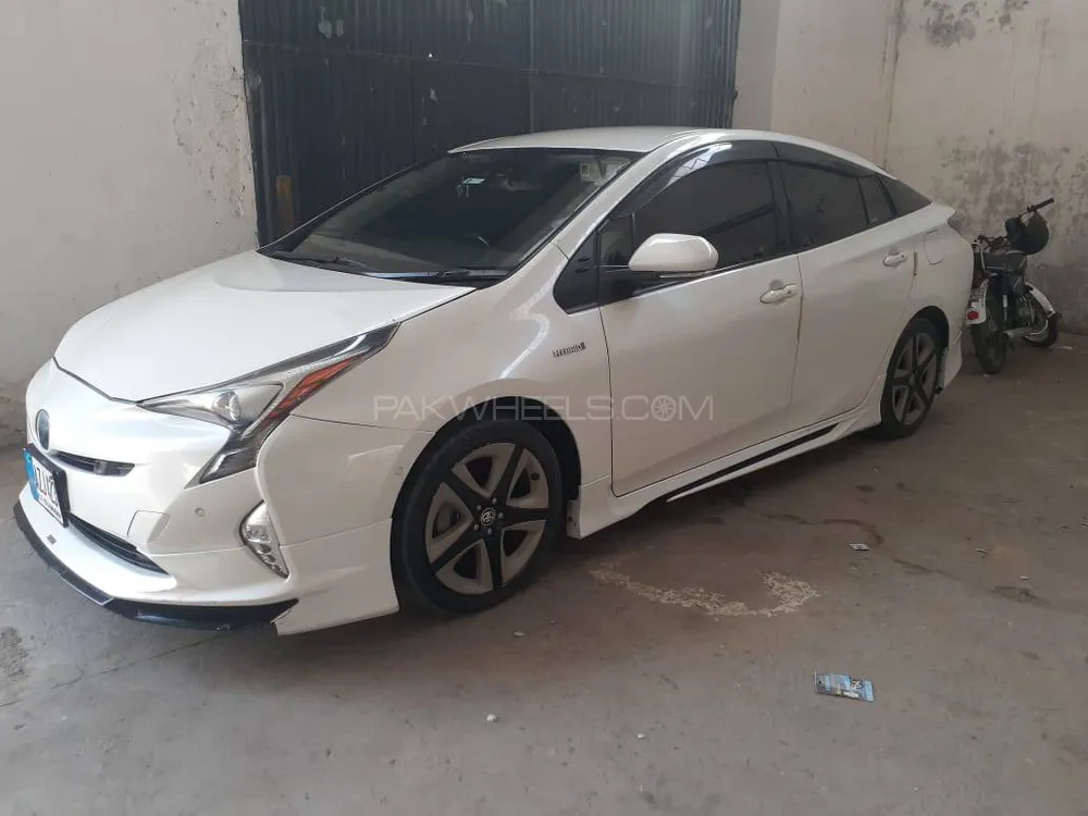 ٹویوٹا پریوس 2018 for Sale in اسلام آباد Image-1