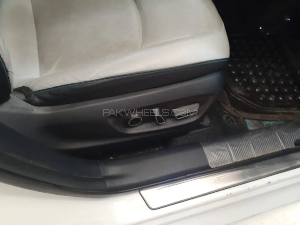 Toyota Prius 2018 for Sale in Risalpur Toyota Prius 2018 for Sale in Risalpur Image-13