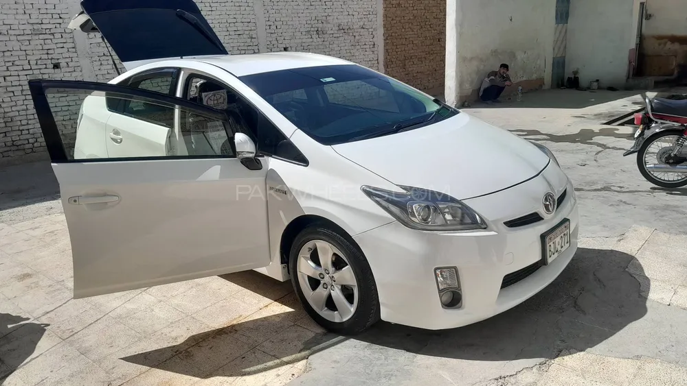 Toyota Prius 2013 for Sale in Quetta Image-1