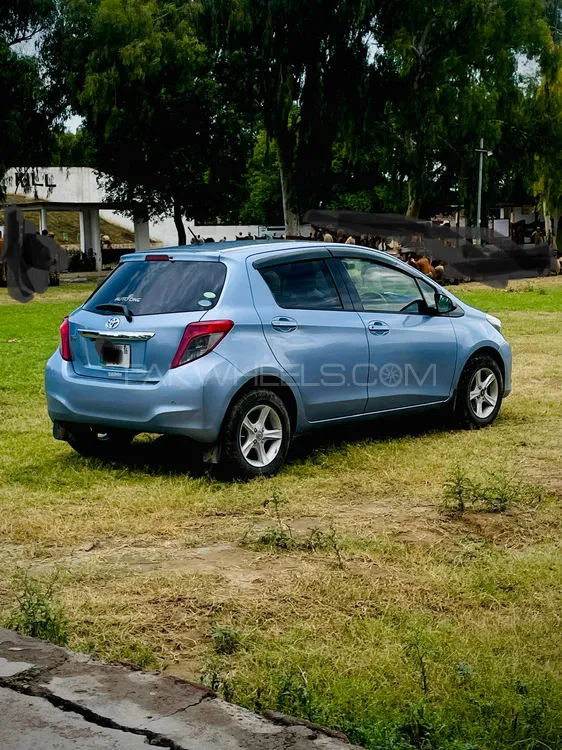 Toyota Vitz 2014 for Sale in Mardan Image-1