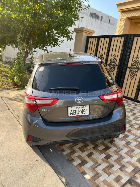Toyota Vitz 2017 for Sale in Gujranwala Image-1