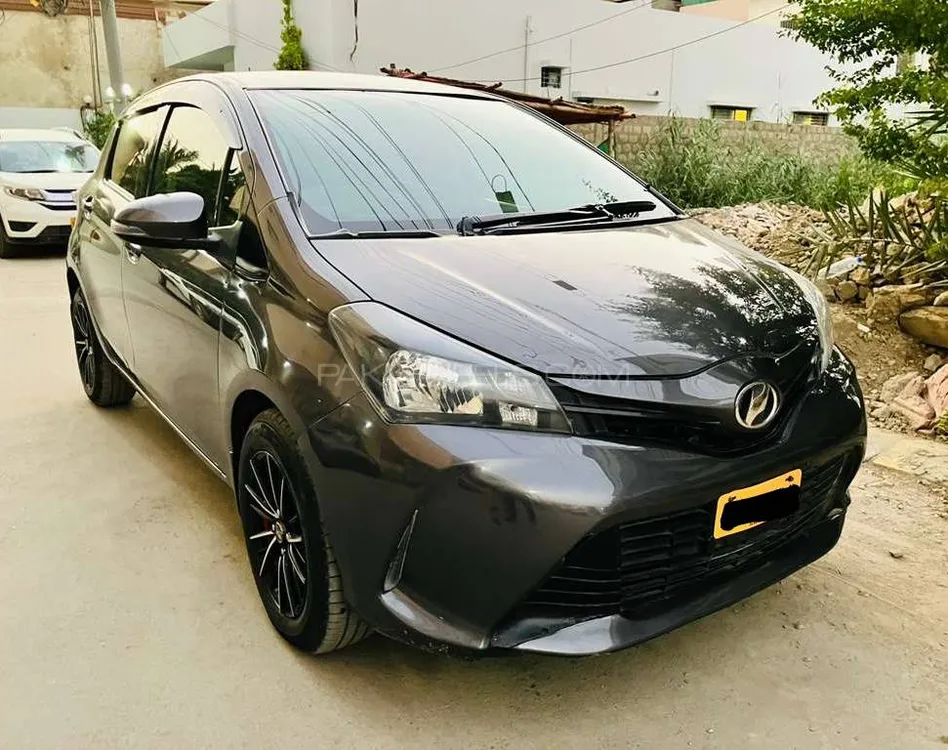 Toyota Vitz 2014 for Sale in Karachi Image-1