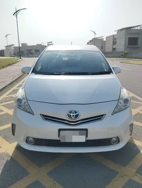 Toyota Prius Alpha G 2012