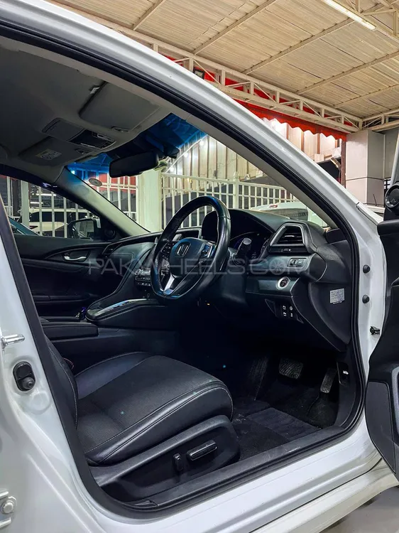 Honda Insight 2020 for Sale in Peshawar Honda Insight 2020 for Sale in Peshawar Image-4